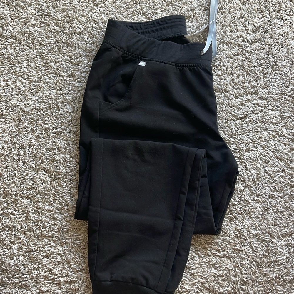FIGS black jogger scrub pants